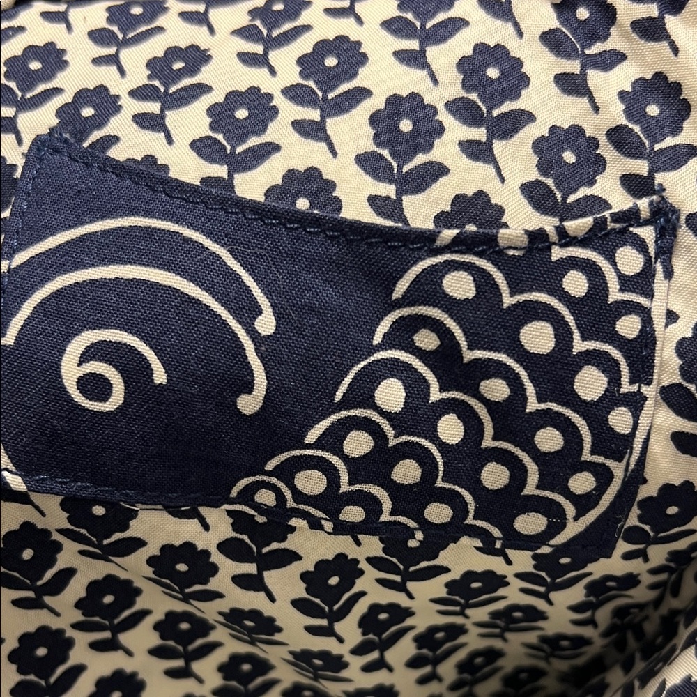 Vera Bradley Navy and Cream Quilted zipper bag - Picture 4 of 8